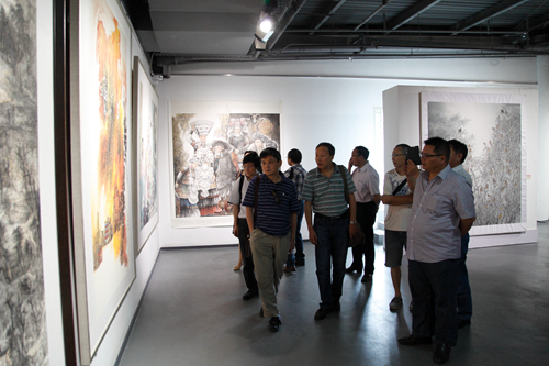 省文联文艺创作研讨会参会代表参观2014四川美术作品展 一场艺术与灵感的深度对话